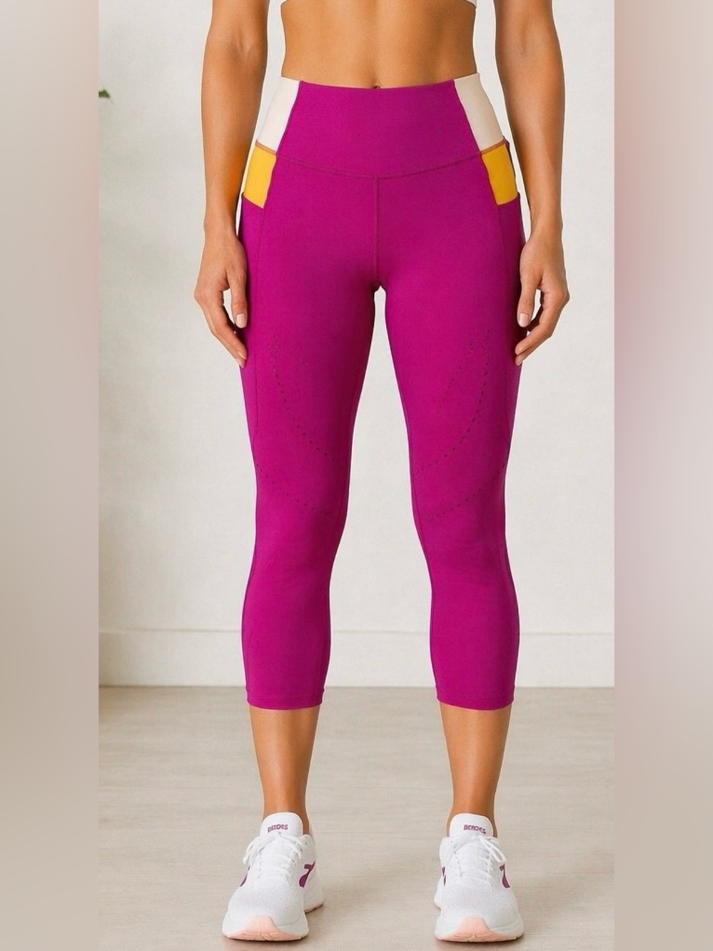 Brooks run happy method 3/4 tight Cropped Leggings Womens Medium Pink Colorblock